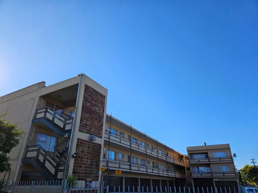 1 Bedroom Property for Sale in Loumar Western Cape